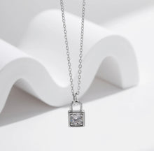 Load image into Gallery viewer, COLIER DIN ARGINT 925 CU DIAMANT MOISSANITE 0,5 CT
