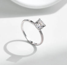 Load image into Gallery viewer, INEL DE LOGODNA DIN ARGINT 925 CU DIAMANT MOISSANITE 1 CT
