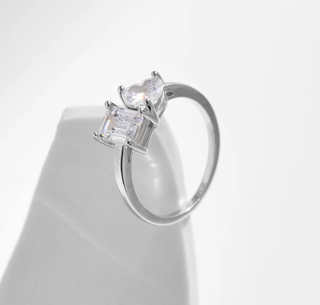 INEL DE LOGODNA DIN ARGINT 925 CU 2 PIETRE DIN ZIRCONIU